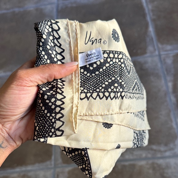 Vintage Vera Neumann Long Scarf – Lace Print Border 
Scarf